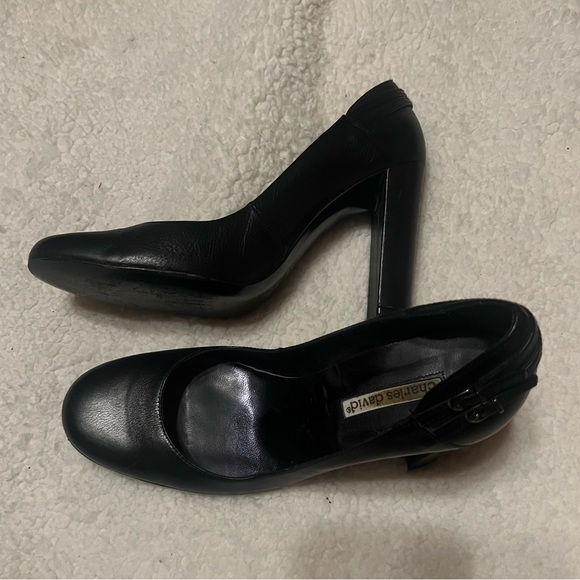 Charles David chunky heel pump. Pebbled leather. In good worn condition - Picture 2 of 2